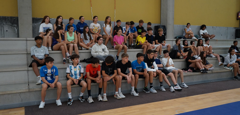 Culleredo inicia sus campamentos para la juventud con propuestas basadas en actividades acuáticas y deportes alternativos