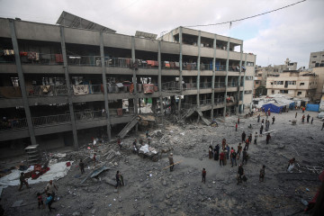 EuropaPress 6832261 30 june 2025 palestinian territories gaza palestinians inspect ruins alfalah 14303567
