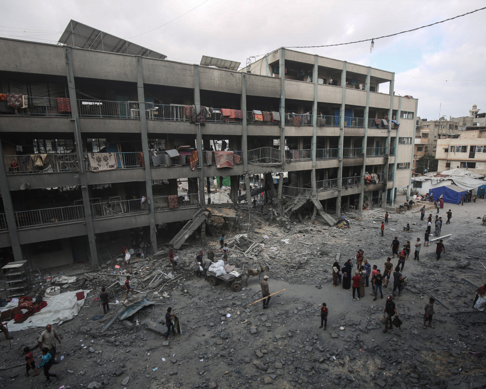 EuropaPress 6832261 30 june 2025 palestinian territories gaza palestinians inspect ruins alfalah 14303567
