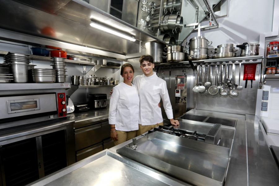 Una influencer y un sueco eligen A Coruña para aprender a cocinar