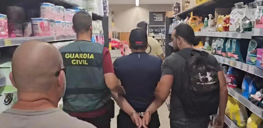 Detenido en Oleiros por robar pulpo y conservas