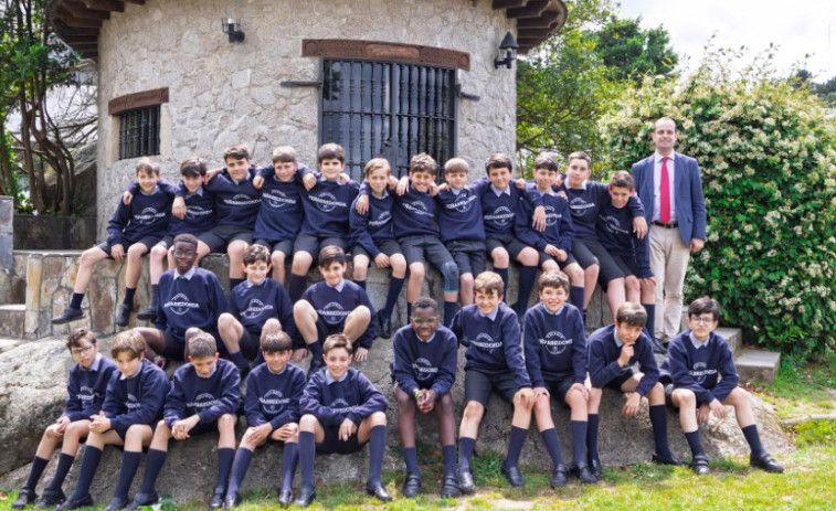 Los niños de Primaria del Peñarredonda celebran su graduación