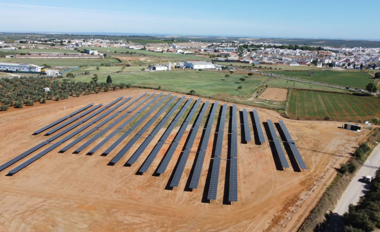 Un proyecto energético con sello gallego: E.nova Enerxía pone en marcha en Sevilla su primera planta de generación distribuida