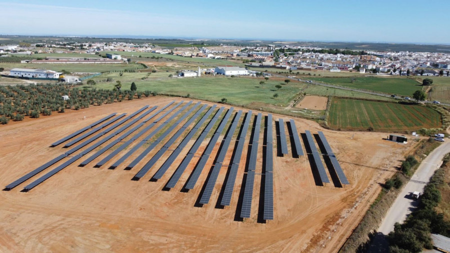 Un proyecto energético con sello gallego: E.nova Enerxía pone en marcha en Sevilla su primera planta de generación distribuida
