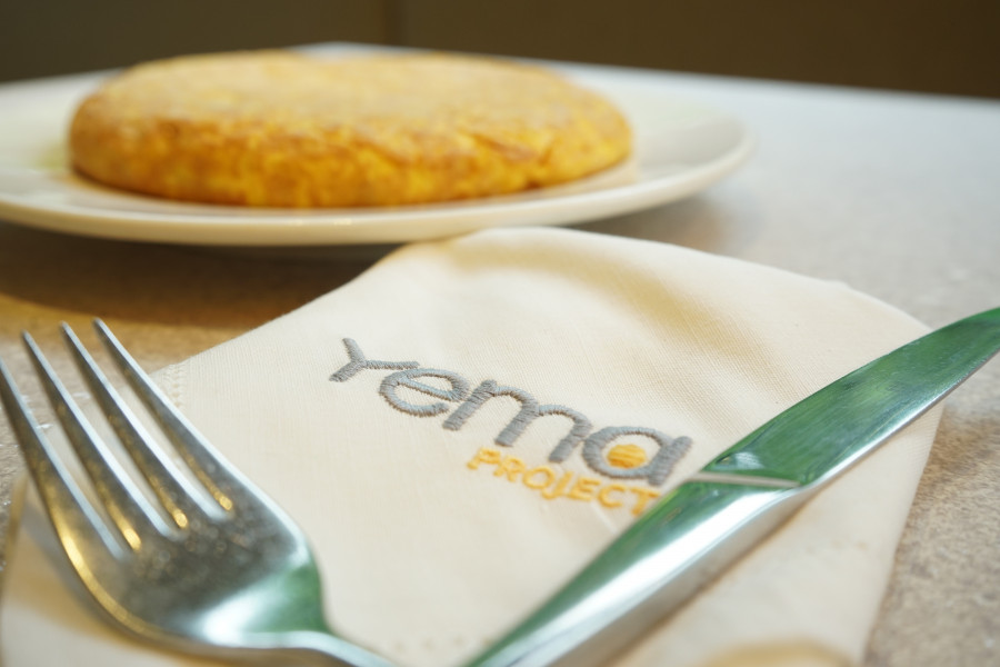 YEMA abre sus puertas en Santa Cristina: cocina sencilla, ingredientes locales y el huevo como protagonista