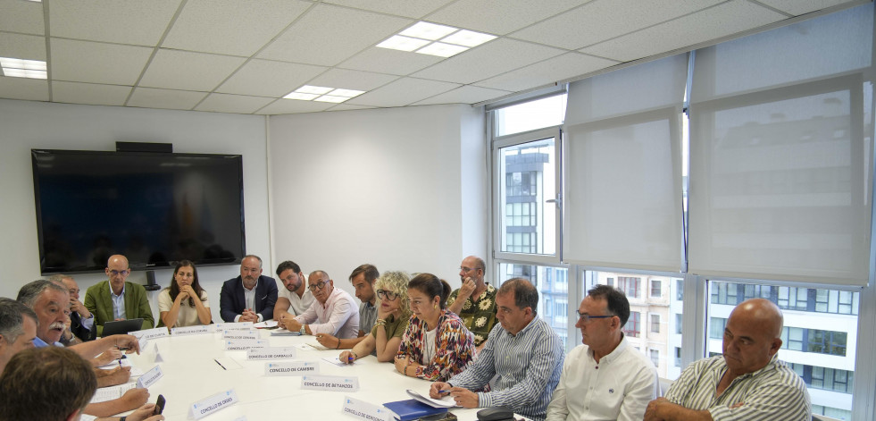 Sada y Oleiros acusan a la Xunta de rechazar todas sus propuestas de mejora de las líneas de bus metropolitano