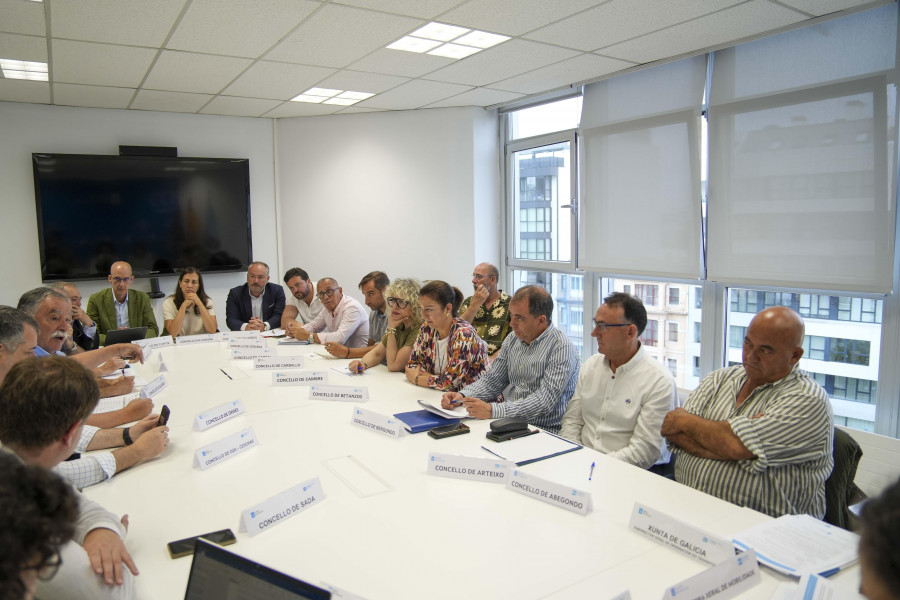 Sada y Oleiros acusan a la Xunta de rechazar todas sus propuestas de mejora de las líneas de bus metropolitano