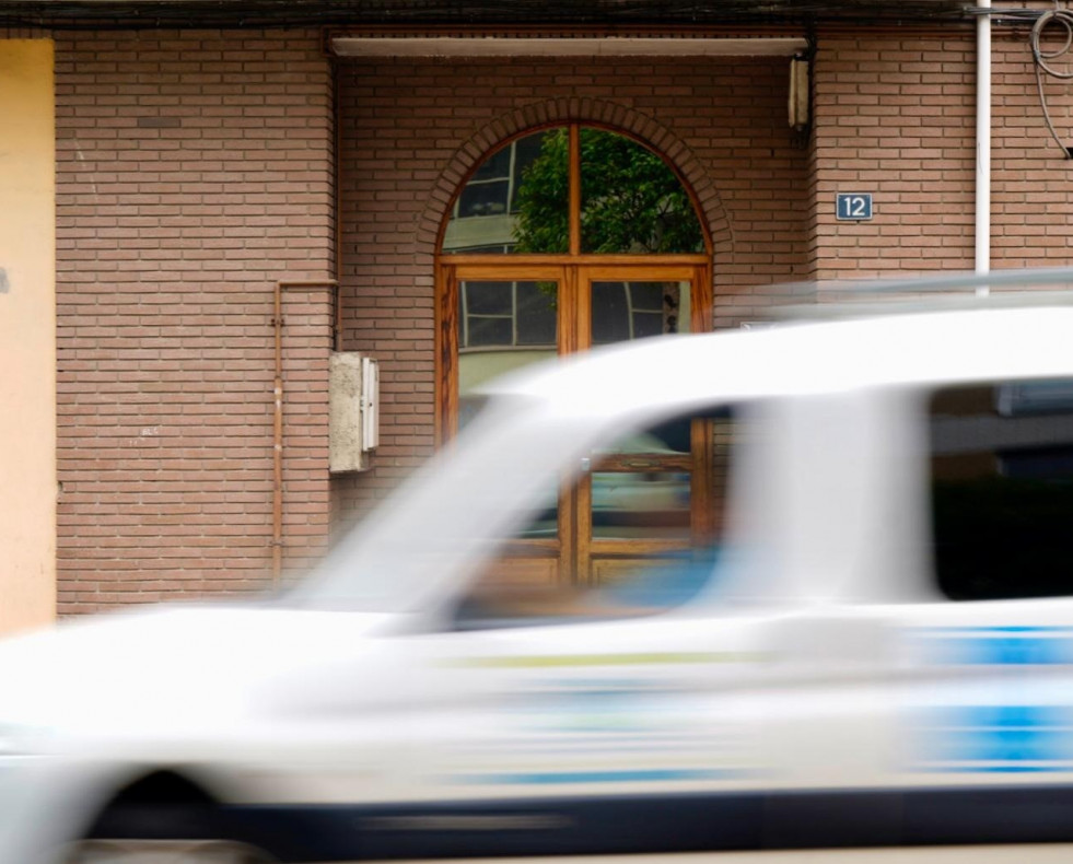 EuropaPress 6835342 portal edificio residia mujer asesinada miercoles laviana 12565577