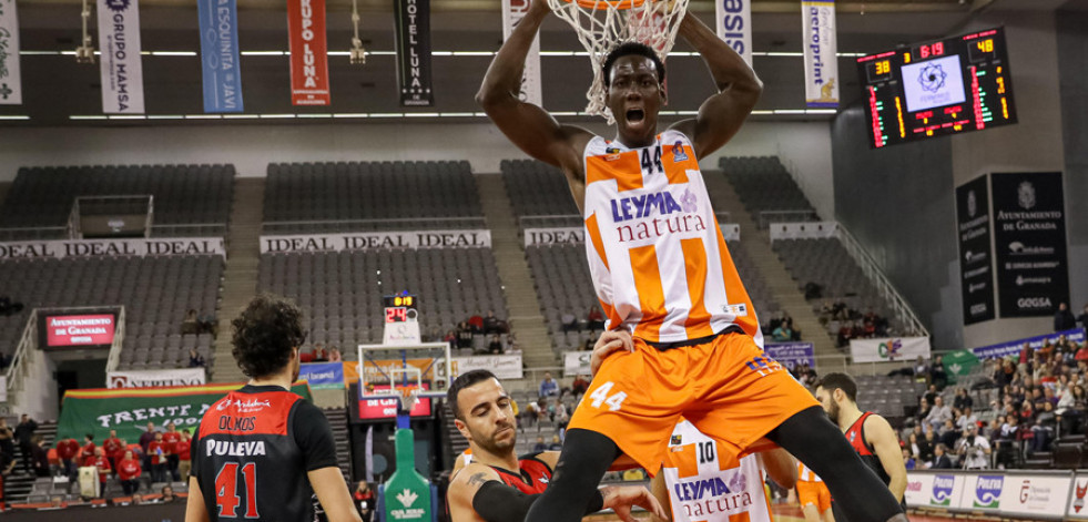 Abdou Thiam regresa al Leyma Coruña para reforzar la pintura naranja