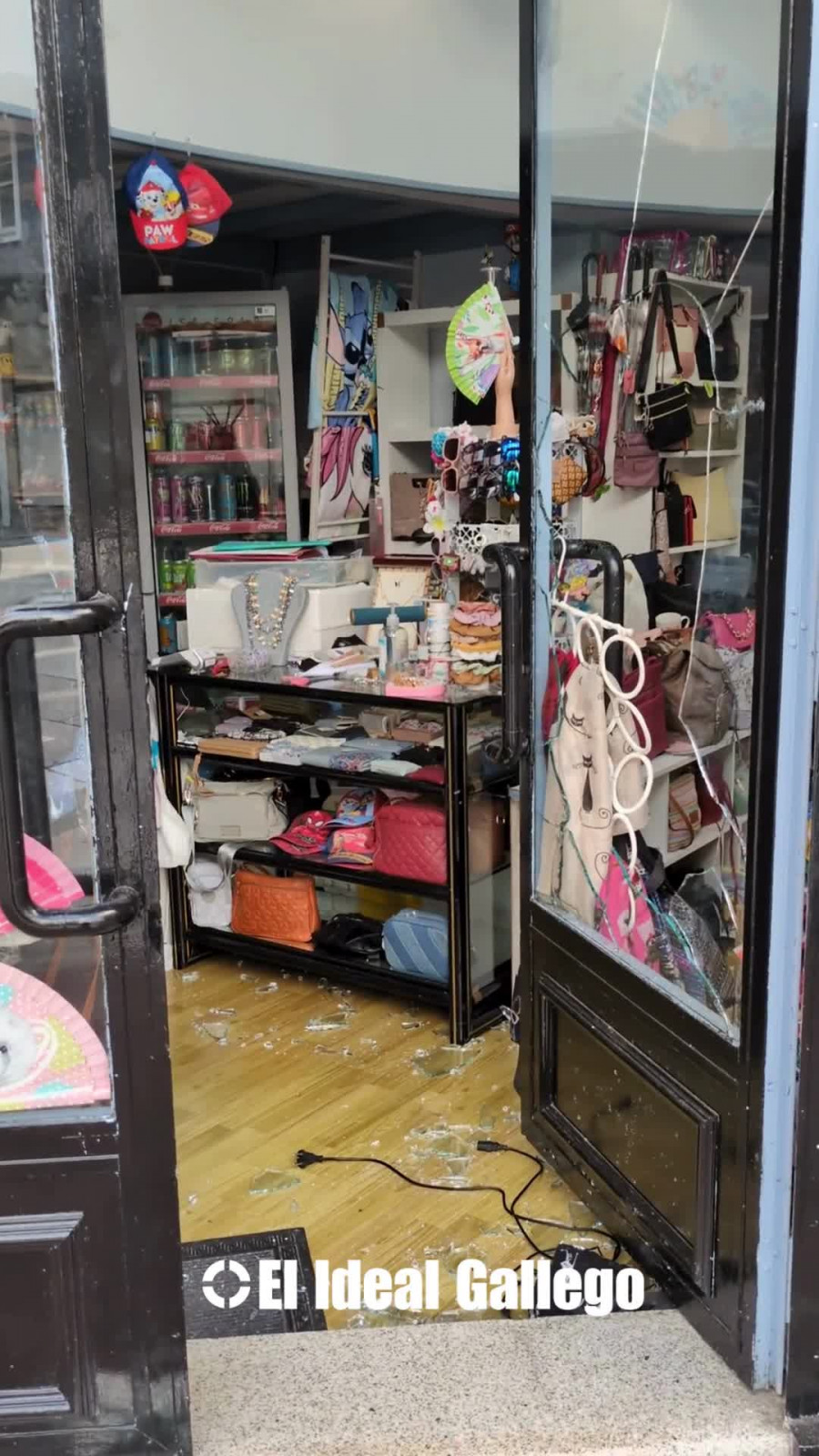 Nuevo robo en A Coruña: irrumpen en una tienda de As Conchiñas y atracan la caja registradora