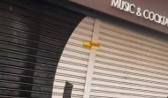 Un pub de A Coruña se despide de sus clientes tras ser precintado por el Ayuntamiento