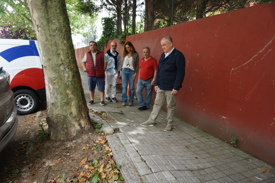"Maleza, baches, grietas y robos": el diagnóstico del PP de A Coruña sobre el barrio de Elviña