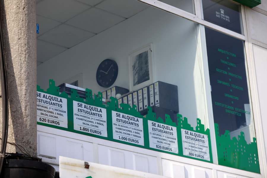 El martirio estudiantil para encontrar piso en A Coruña: “Nos conformamos con lo que sea”
