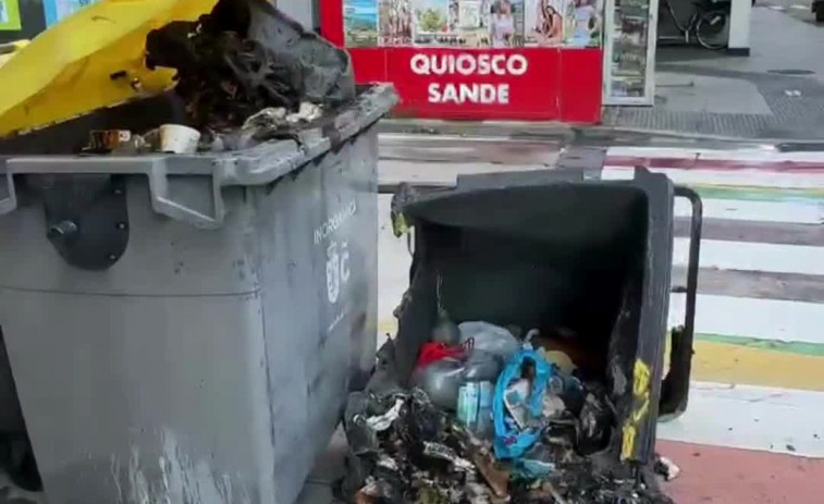 Arde un contenedor de basura en Santa Catalina y una papelera en Ciudad de Lugo