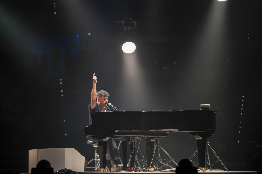 Pablo López emociona en el Coliseum desde todos los ángulos