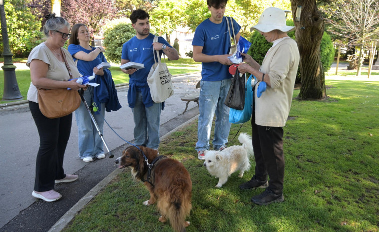 Comienza en A Coruña la campaña de sanciones por no recoger las heces caninas