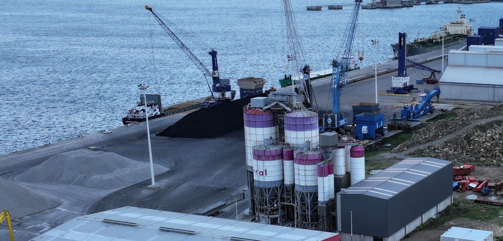 Cementos Carral amplía su concesión en el puerto exterior de A Coruña con la construcción de cuatro nuevos silos