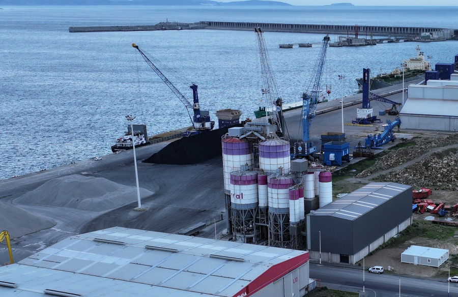 Cementos Carral amplía su concesión en el puerto exterior de A Coruña con la construcción de cuatro nuevos silos