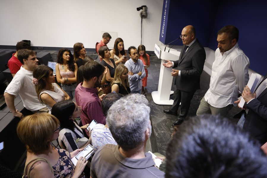 Tellado recalca que el compromiso de Feijóo es gobernar en solitario y cierra la puerta a una coalición con Vox