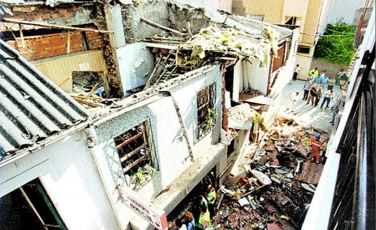 Hace 25 años | Una explosión de gas hace saltar  por los aires dos inmuebles de Sada
