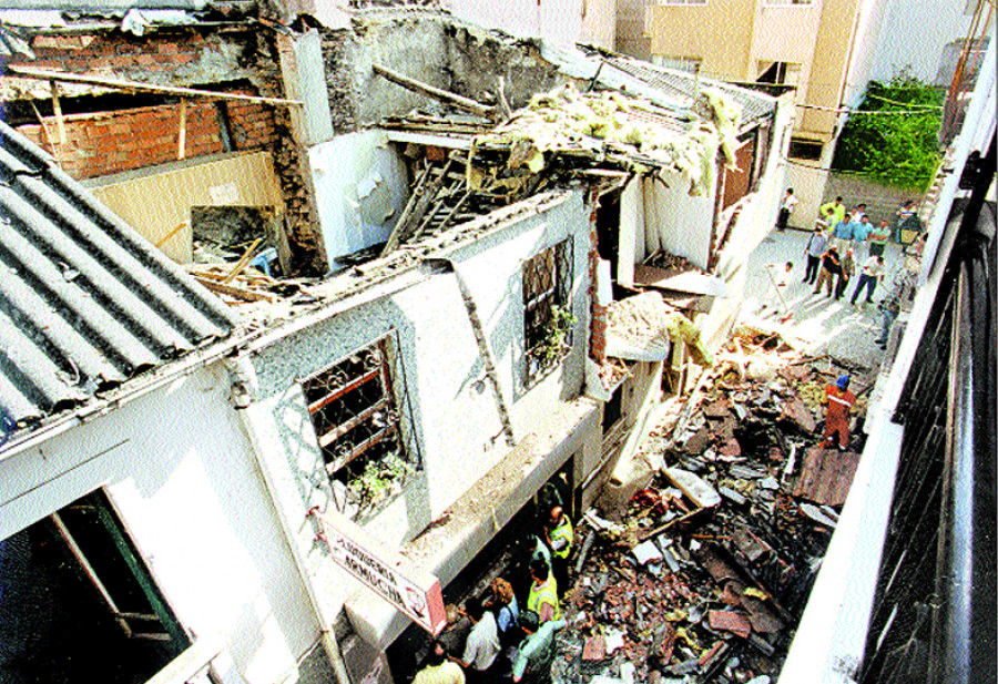 Hace 25 años | Una explosión de gas hace saltar  por los aires dos inmuebles de Sada