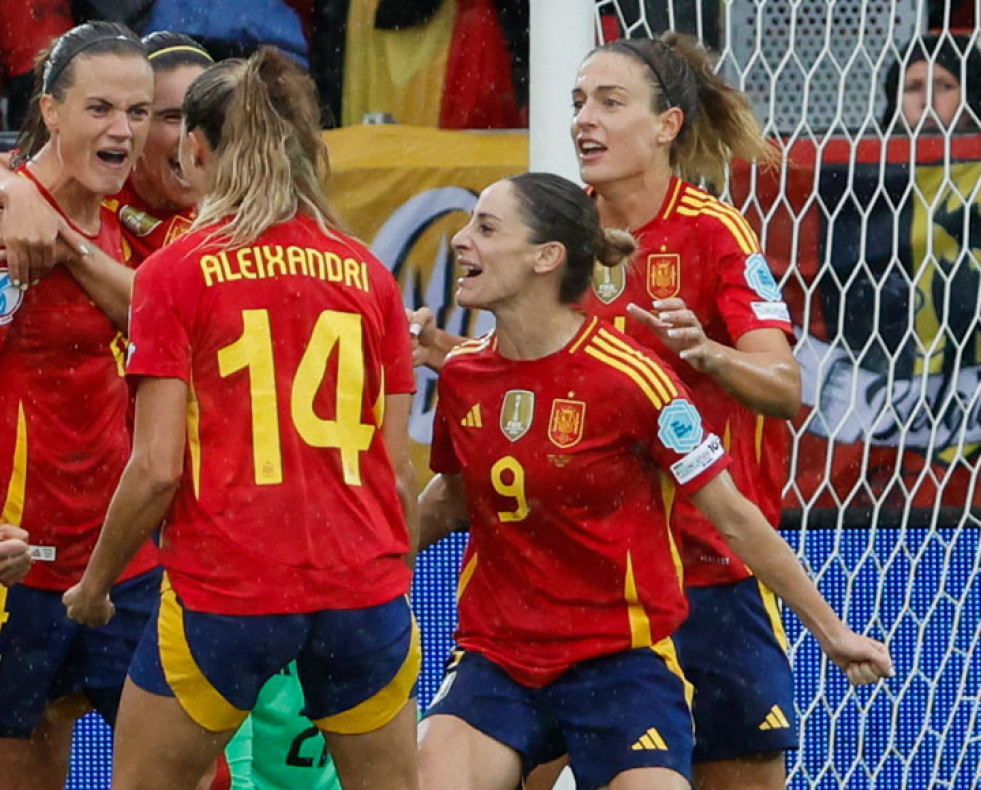 La jugadora de la selección de España Irene Paredes, celebra su gol contra la selección de Bélgica, durante el partido de la s