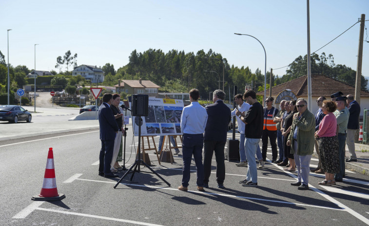 Vecinos de Guísamo denuncian la peligrosidad de las vías de servicio de la nueva glorieta de la N-VI
