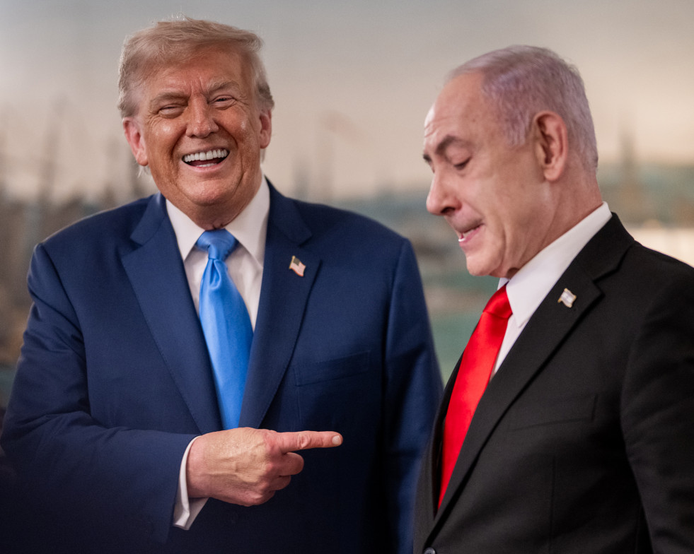 Trump rie durante una comparecencia conjunta con Netanyahu
