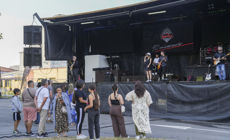 Los vecinos de Monte Martelo celebran el éxito de sus primeras grandes fiestas de barrio