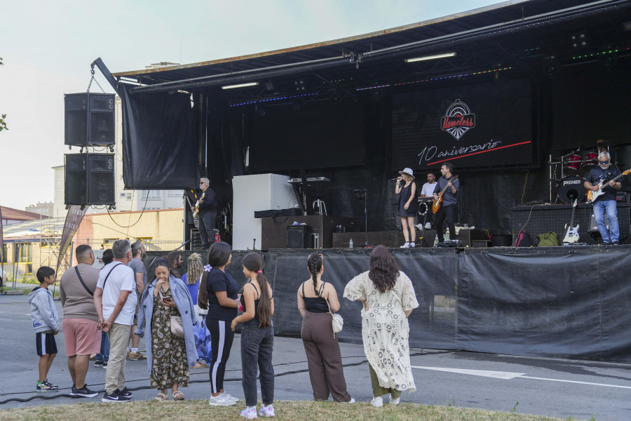 Los vecinos de Monte Martelo celebran el éxito de sus primeras grandes fiestas de barrio