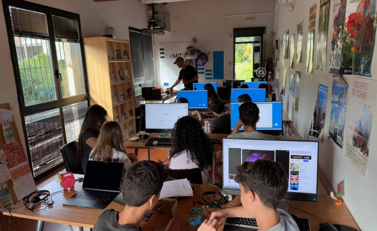 El proyecto Girl Steam 2025 inicia la nueva edición en Galicia con 30 talleres de robótica para jóvenes
