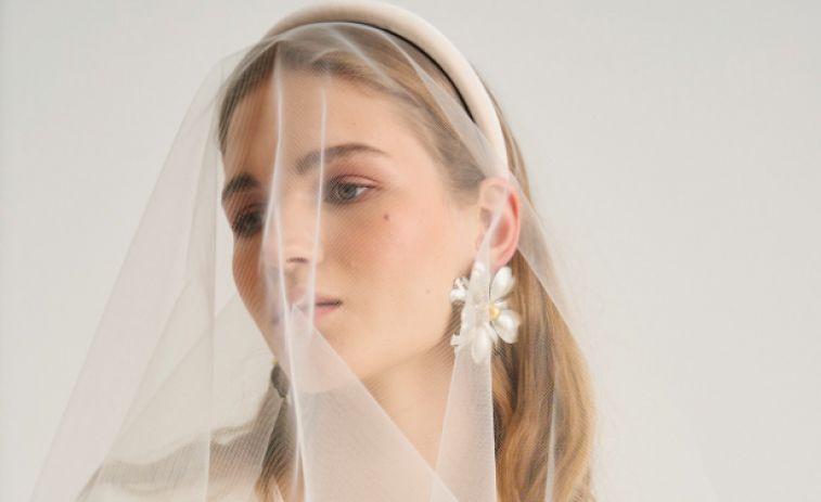 Una nueva mirada al amor: Bruna reinterpreta el look nupcial con su colección Love