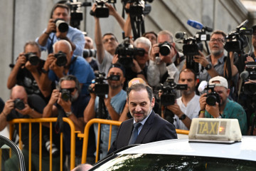 Abalos entra en un taxi tras prestar declaracion ante el Supremo