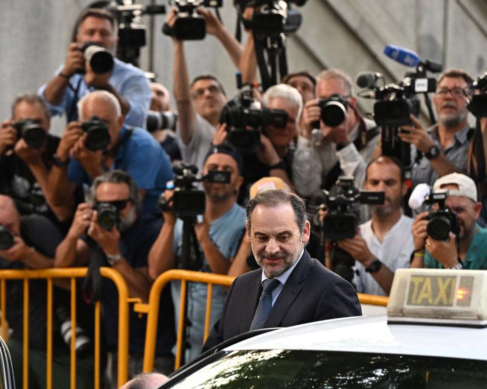 Abalos entra en un taxi tras prestar declaracion ante el Supremo
