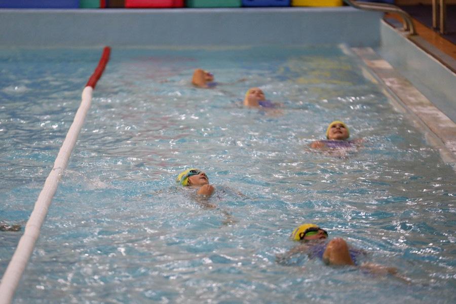 Carral abre el lunes el plazo de inscripción de los cursos de natación y del VIII Torneo de Pádel