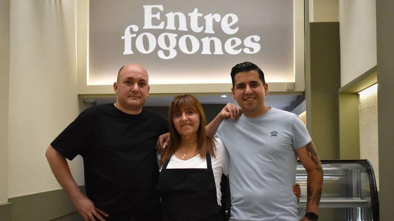 Rubén Vázquez, Loli Caínzos, y Adrián Hermida
