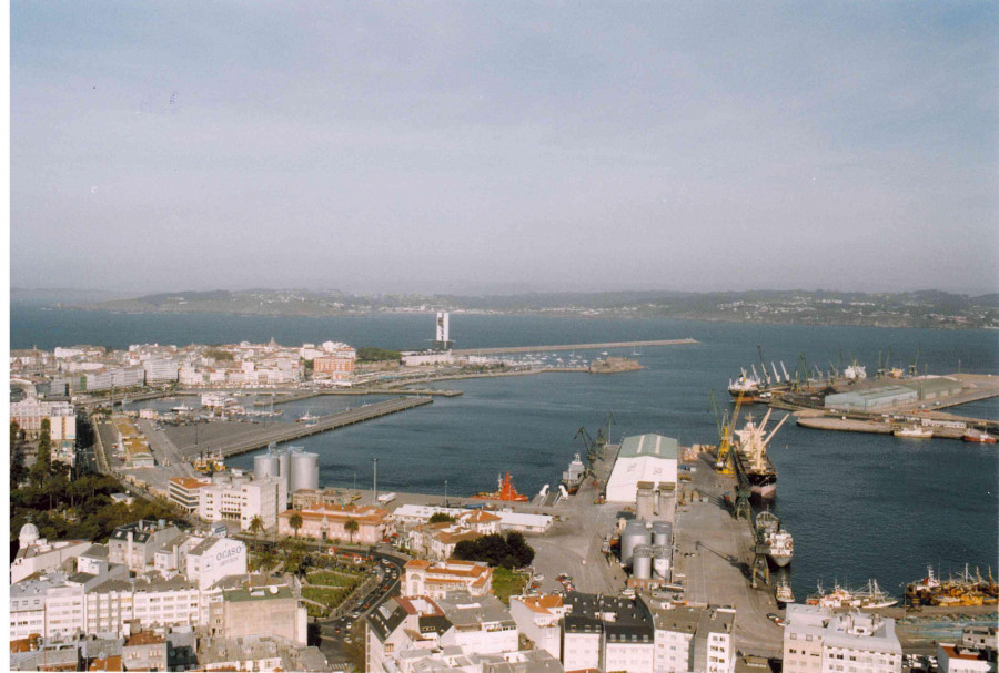 Puerto de A Coruña: la rampa ro-ro para los ferris cumple 50 años