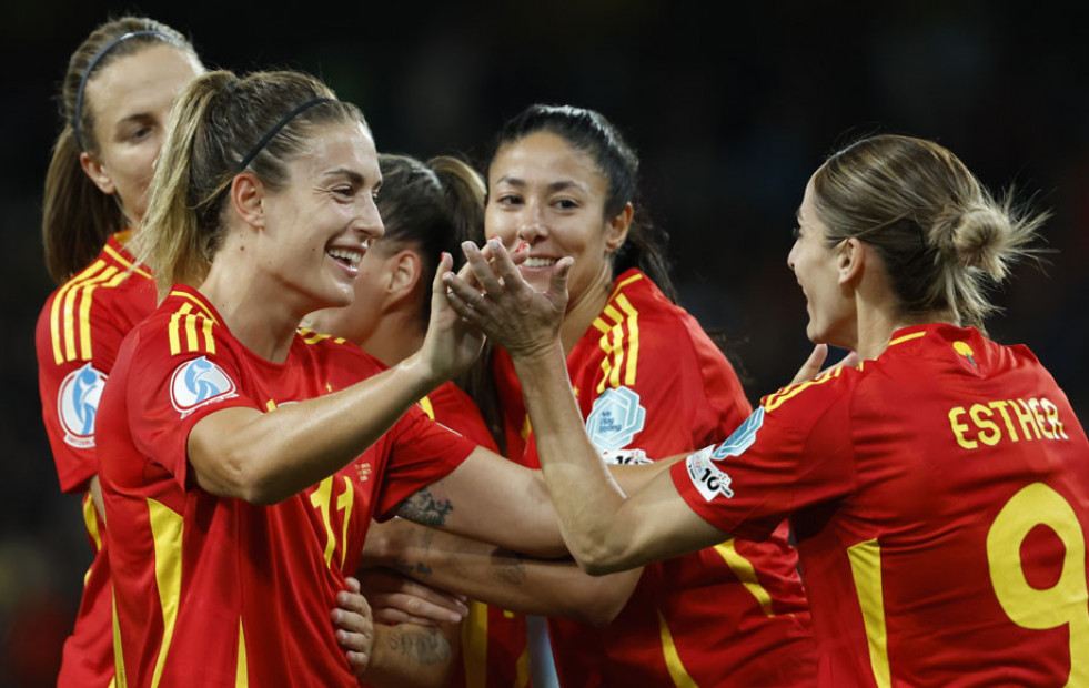 España remonta a Italia y pasa como primera de grupo invicta (1-3)