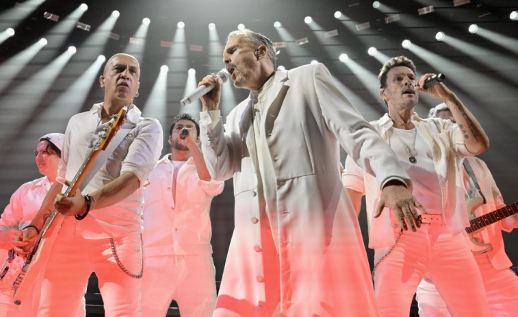 Miguel Bosé conquista el Coliseum con un “viaje infinito” por su pop inimitable