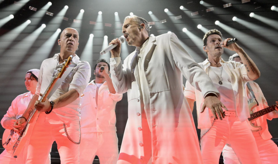 Miguel Bosé conquista el Coliseum con un “viaje infinito” por su pop inimitable