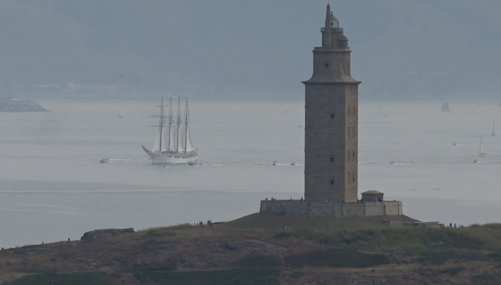 El buque Juan Sebastián Elcano pasa por A Coruña | Javier Alborés