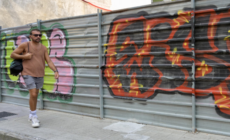 La Policía Local de A Coruña denuncia un grafiti nuevo en la ciudad cada semana