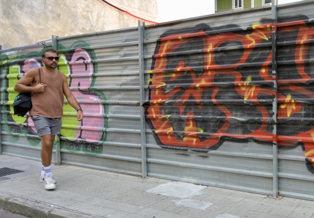 La Policía Local de A Coruña denuncia un grafiti nuevo en la ciudad cada semana