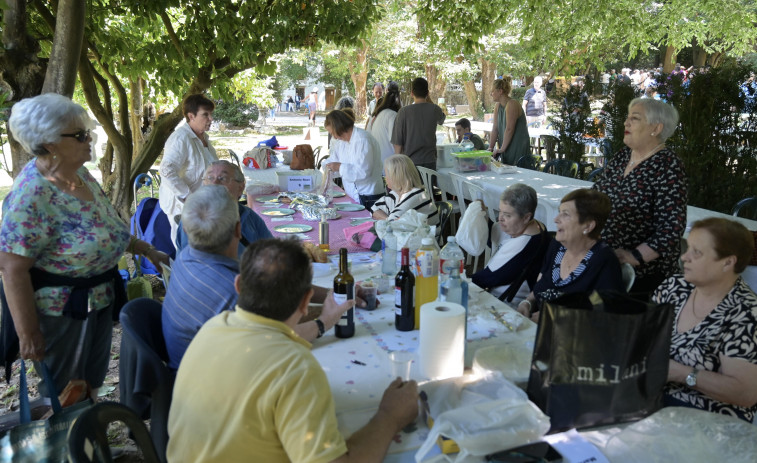 La VII Romaría de Alternativa dos Veciños reúne a 1.300 ciudadanos en la Finca Tenreiro