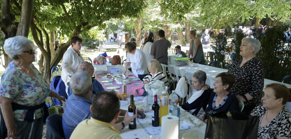 La VII Romaría de Alternativa dos Veciños reúne a 1.300 ciudadanos en la Finca Tenreiro