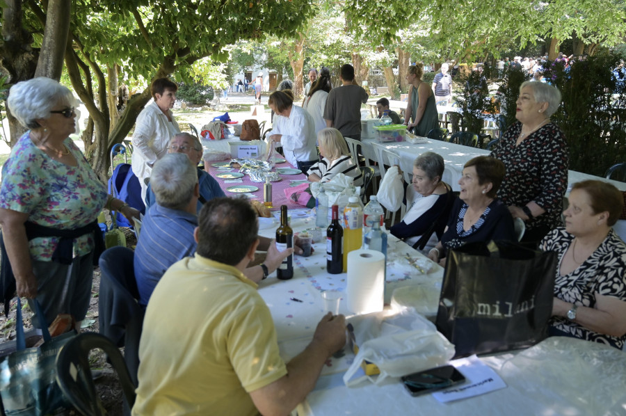 La VII Romaría de Alternativa dos Veciños reúne a 1.300 ciudadanos en la Finca Tenreiro