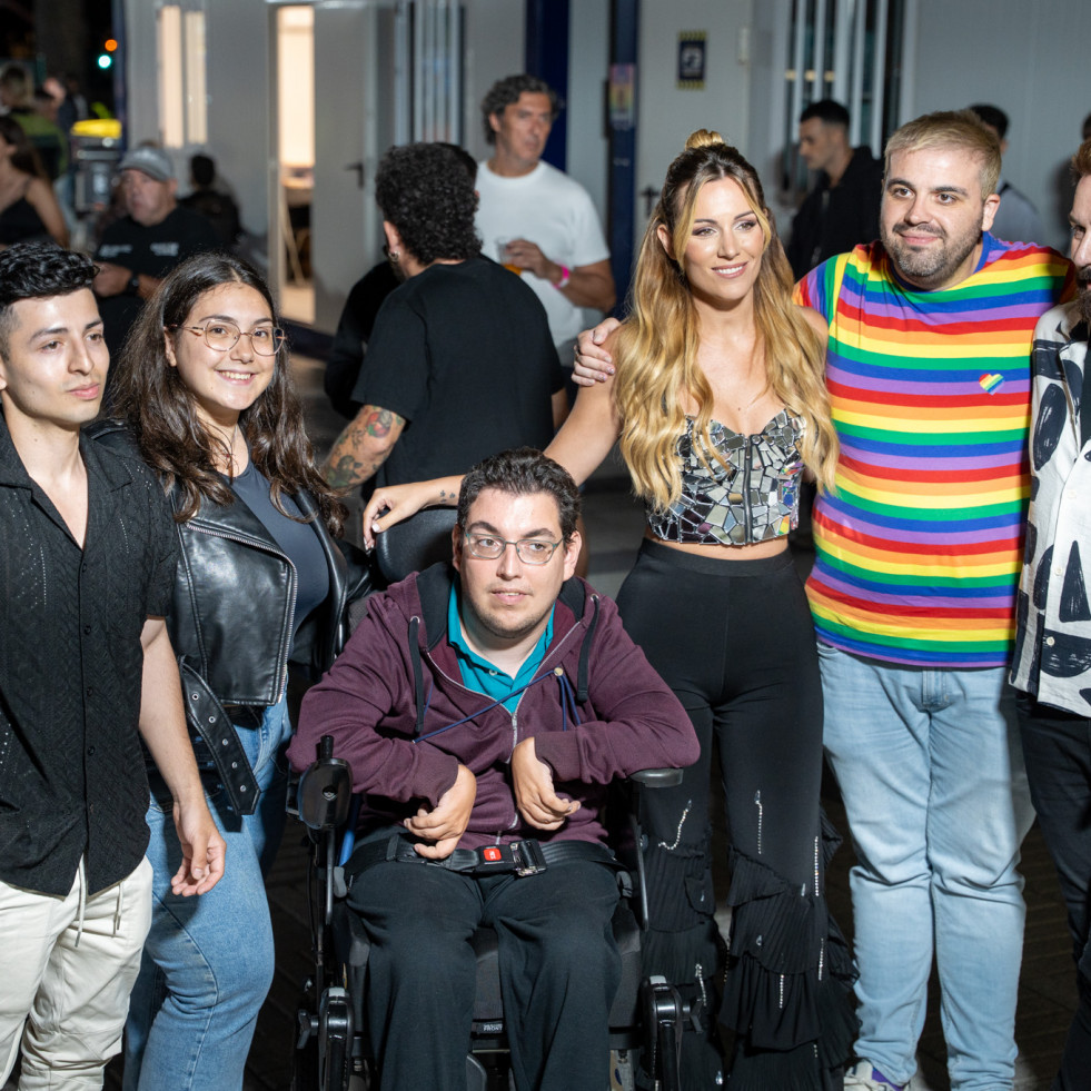 Cuatro fans se encuentran con Edurne de la mano de Coruña The Style Outlets en el Atlantic Pride