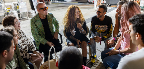 Seis fans conocen a Sofía Cristo, DJ90 y DJ Flashback gracias a El Ideal Gallego en el Atlantic Pride