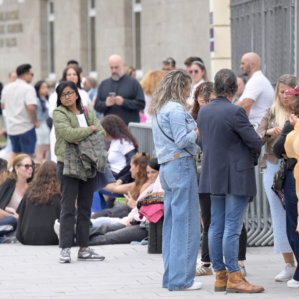 Colas de más de medio kilómetro para acceder al concierto de Marc Anthony en A Coruña
