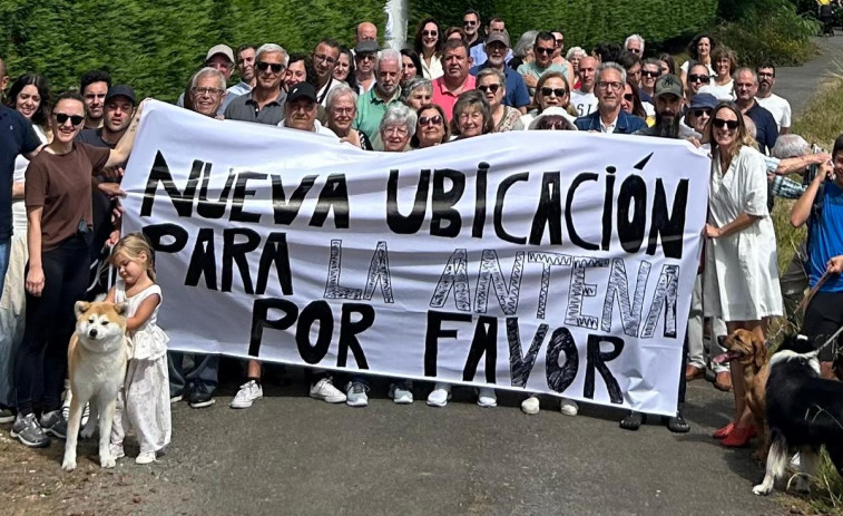 Vecinos de Bergondo se movilizan contra la colocación delante de sus casas de una antena de telefonía 5G